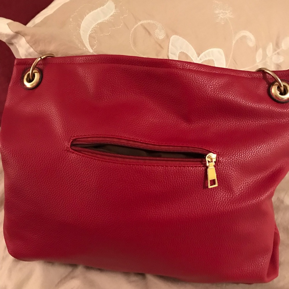 Red Tote. - Picture 2 of 3